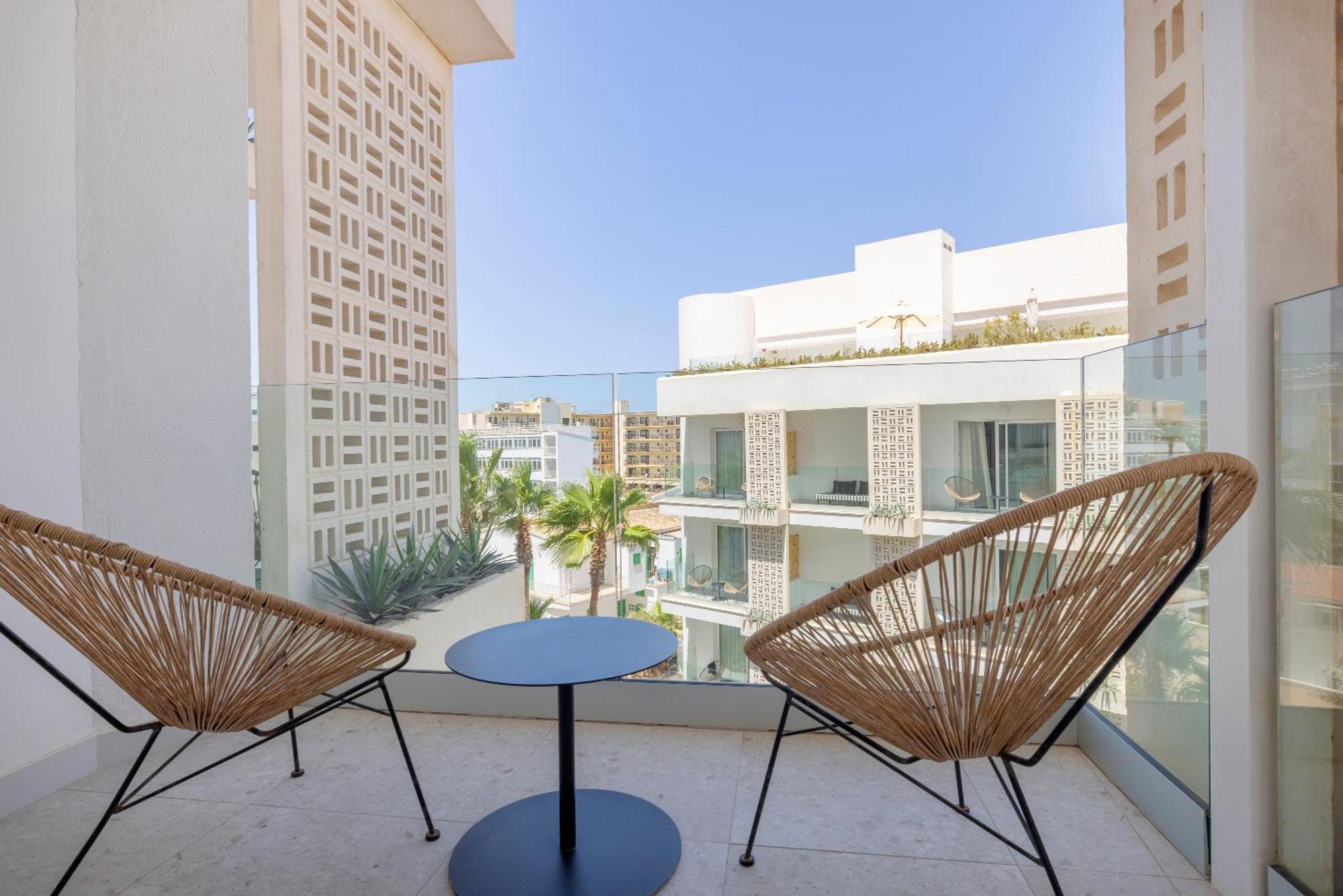 מלון פלאייה דה פאלמה Hm Ayron Park - Adults Only מראה חיצוני תמונה A balcony at the hotel