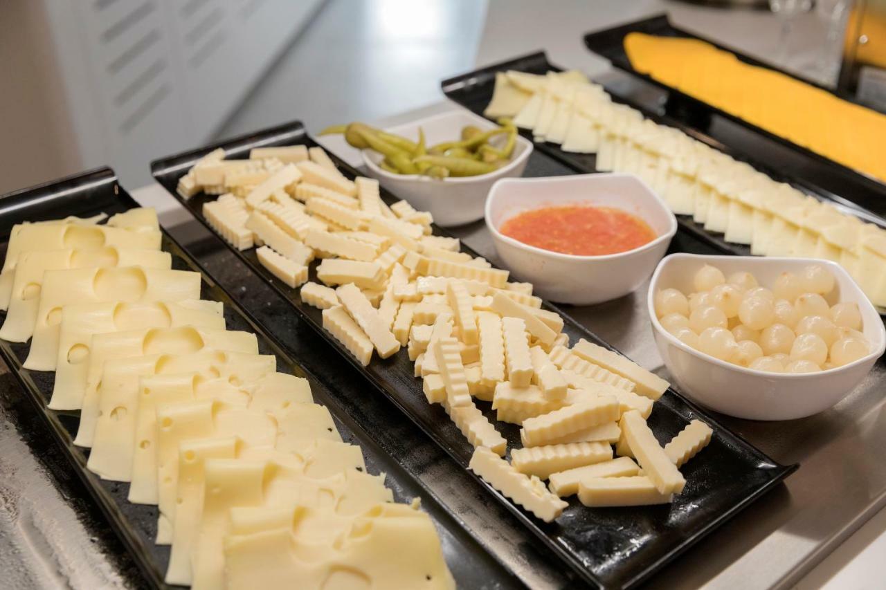 מלון פלאייה דה פאלמה Hm Ayron Park - Adults Only מראה חיצוני תמונה Feta cheese
