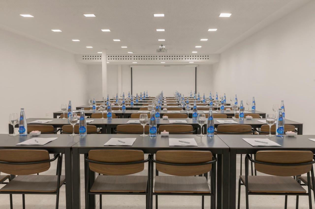 מלון פלאייה דה פאלמה Hm Ayron Park - Adults Only מראה חיצוני תמונה A classroom at the University of Macau